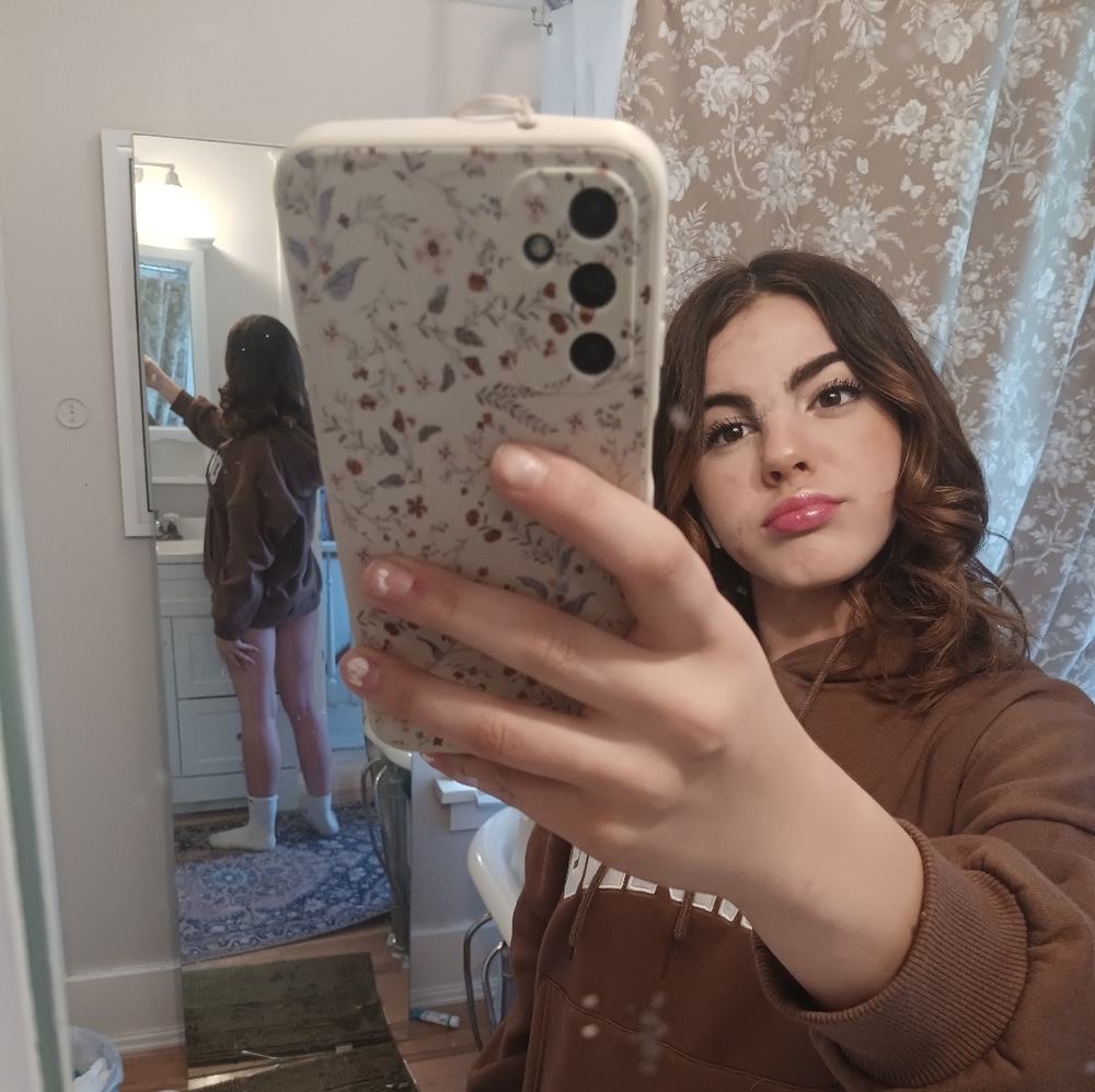 Meet your Posher, Izzy